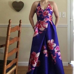 Floral Prom Dress with Pockets!